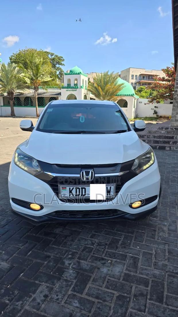Honda Vezel 2015 White