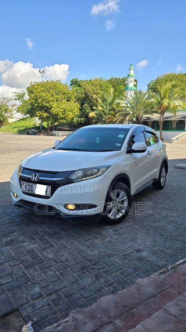 Honda Vezel 2015 White
