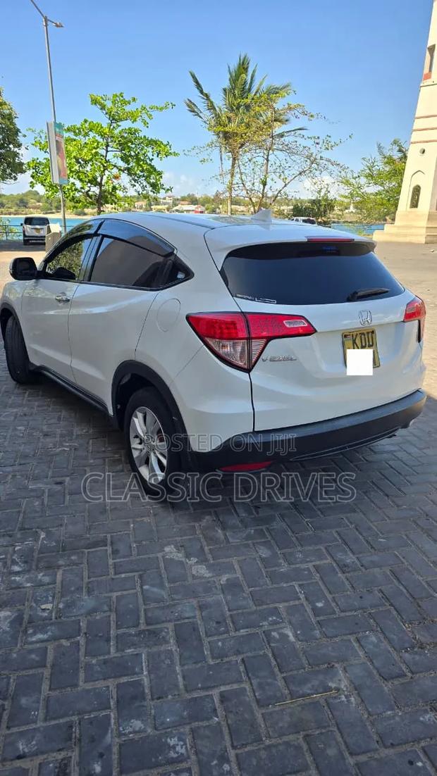 Honda Vezel 2015 White