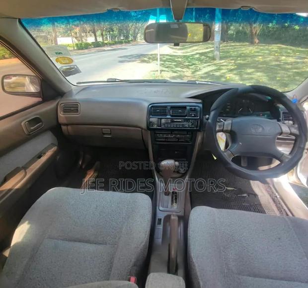 Toyota Corolla Sedan 1998 White