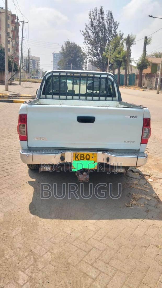 Isuzu D-MAX 2011 White