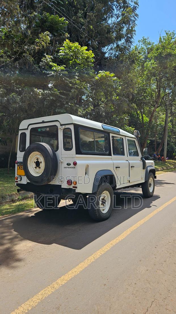 Land Rover Defender Puma 110 2.4 TD 2011 White