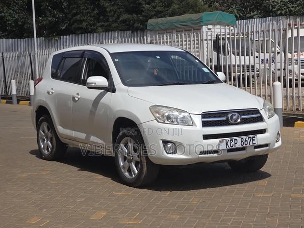 Toyota RAV4 2010 White