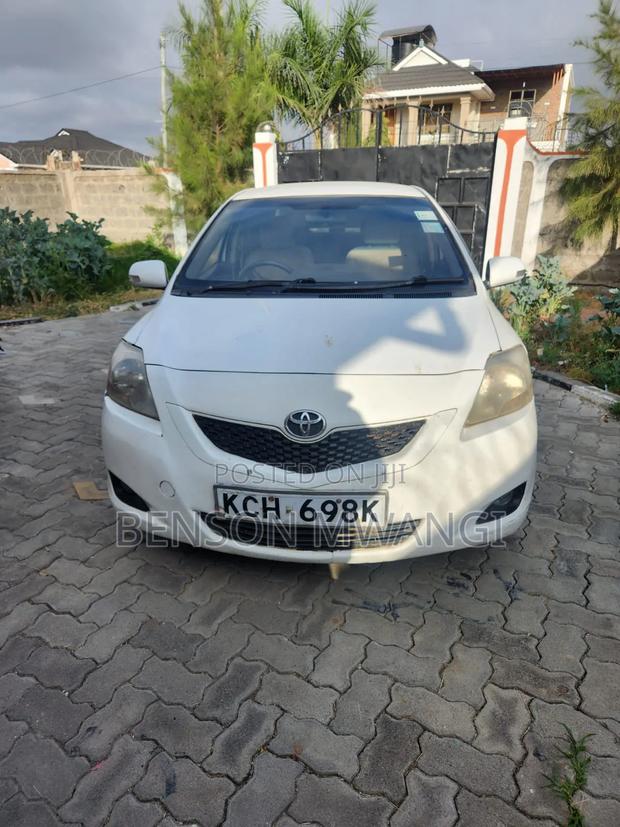 Toyota Belta 2009 Silver