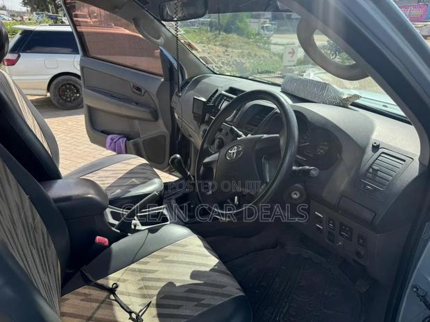 Toyota Hilux 2013 Blue