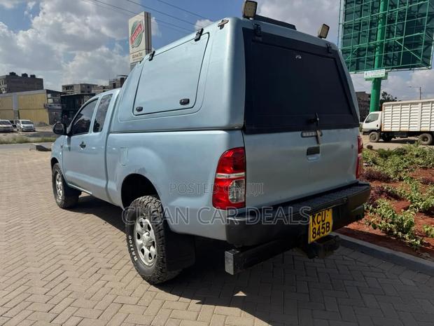 Toyota Hilux 2013 Blue