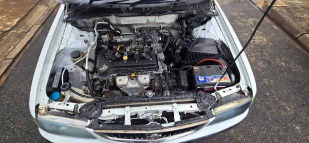 Nissan Sunny 1999 White