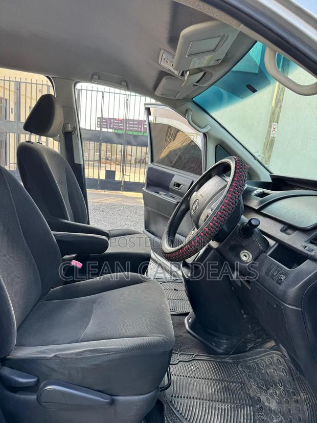 Toyota Voxy 2012 Silver