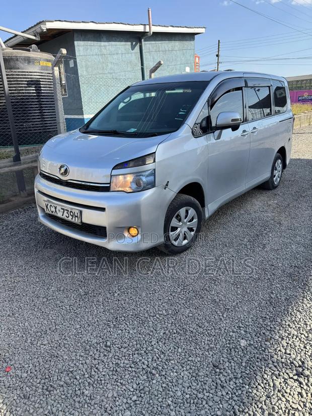 Toyota Voxy 2012 Silver