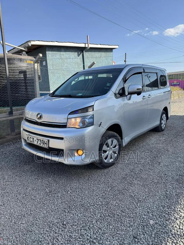 Toyota Voxy 2012 Silver