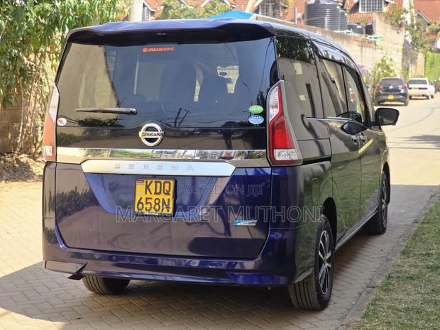 Nissan Serena 2017 Blue