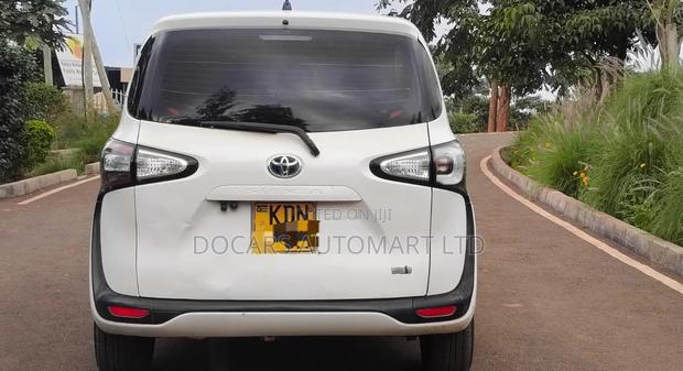 Toyota Sienta 2017 White