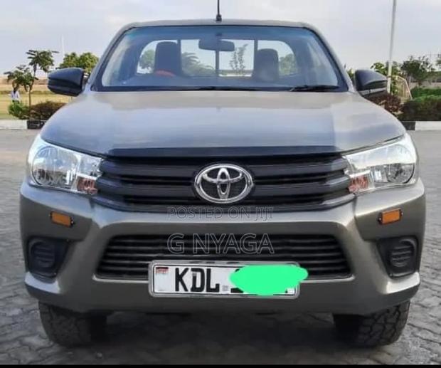 Toyota Hilux 2022 Beige