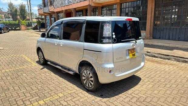 Toyota Sienta 2013 Silver