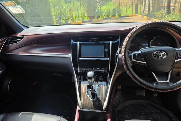 Toyota Harrier 2014