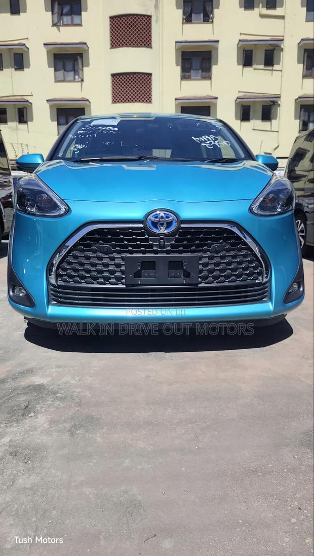 Toyota Sienta 2020 Green