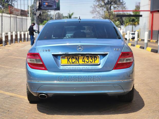 Mercedes-Benz C250 2010 Blue