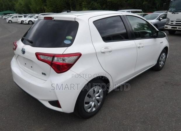 Toyota Vitz 1.5 FWD Hybrid 5dr 2019 Off white