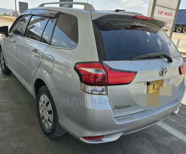 Toyota Corolla Fielder 2016 Silver