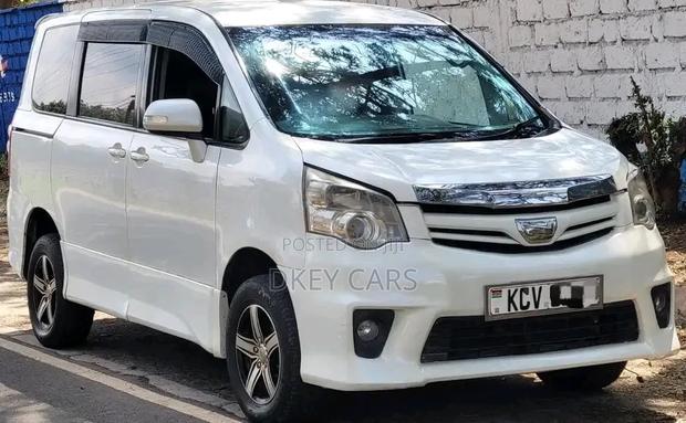 Toyota Noah 2012 White