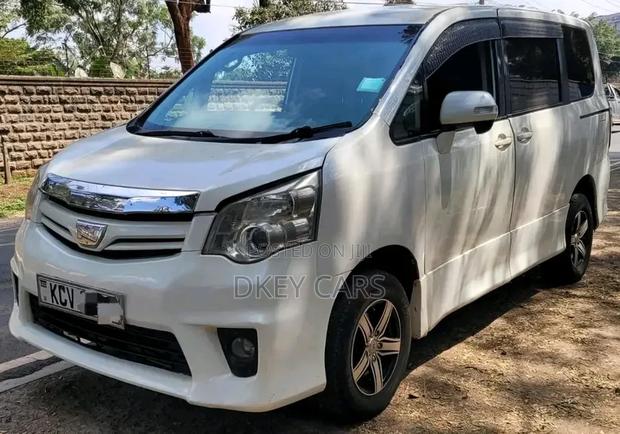 Toyota Noah 2012 White