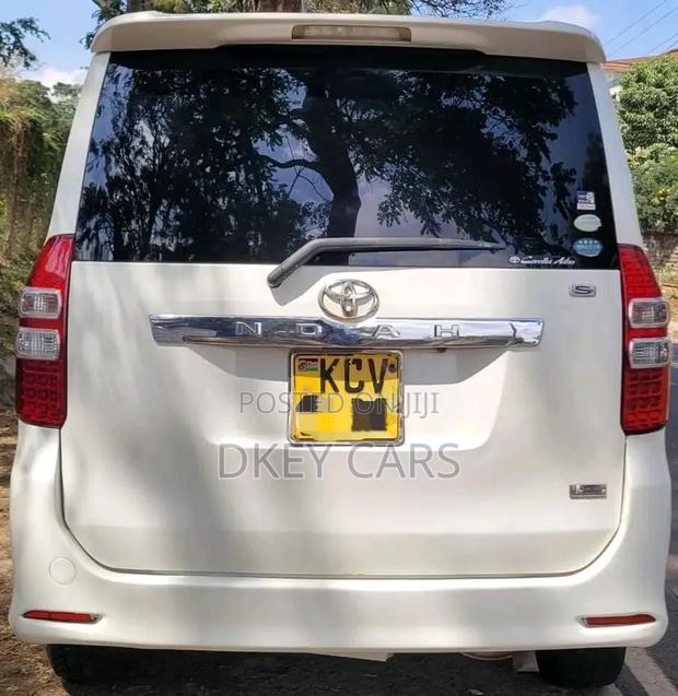 Toyota Noah 2012 White