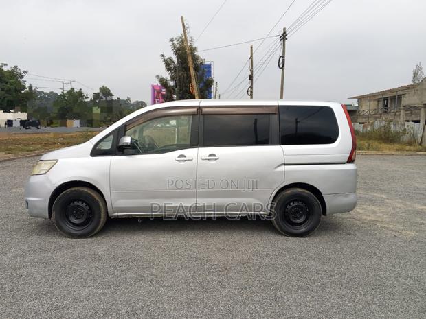Nissan Serena 2009 Silver