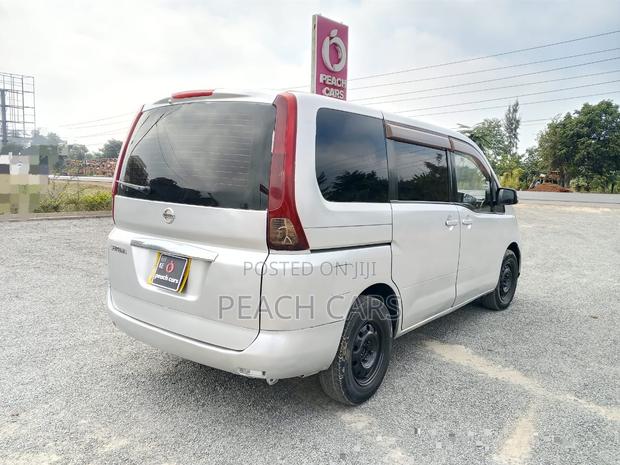 Nissan Serena 2009 Silver