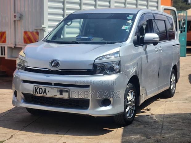 Toyota Noah 2014 Silver