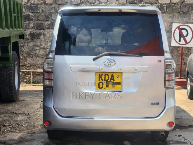 Toyota Noah 2014 Silver