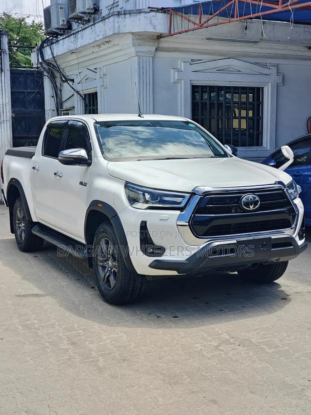 Toyota Hilux 2019 White