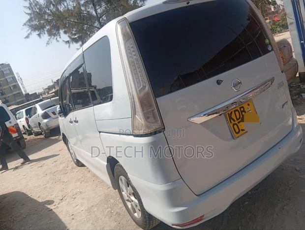 Nissan Serena 2014 Silver