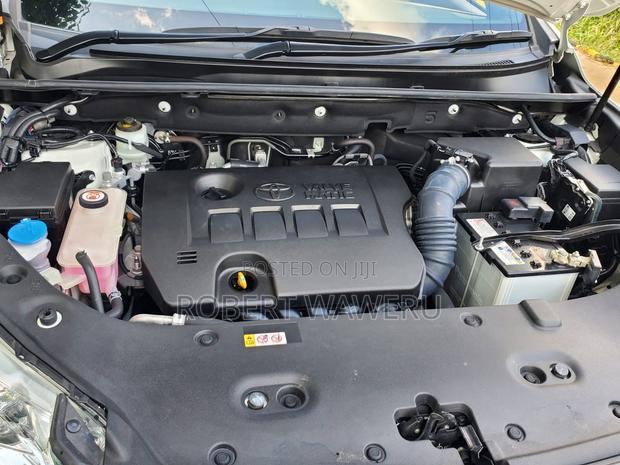 Toyota Harrier 2.0 4WD 2019 White
