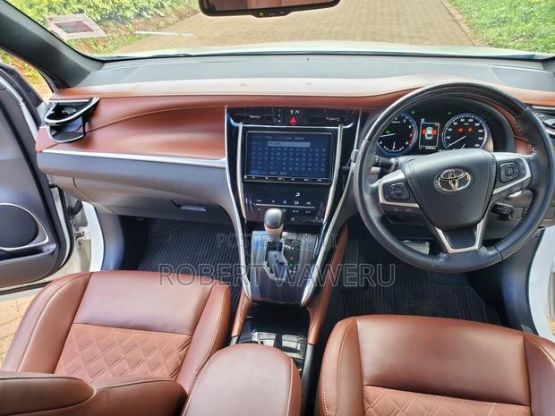 Toyota Harrier 2.0 4WD 2019 White
