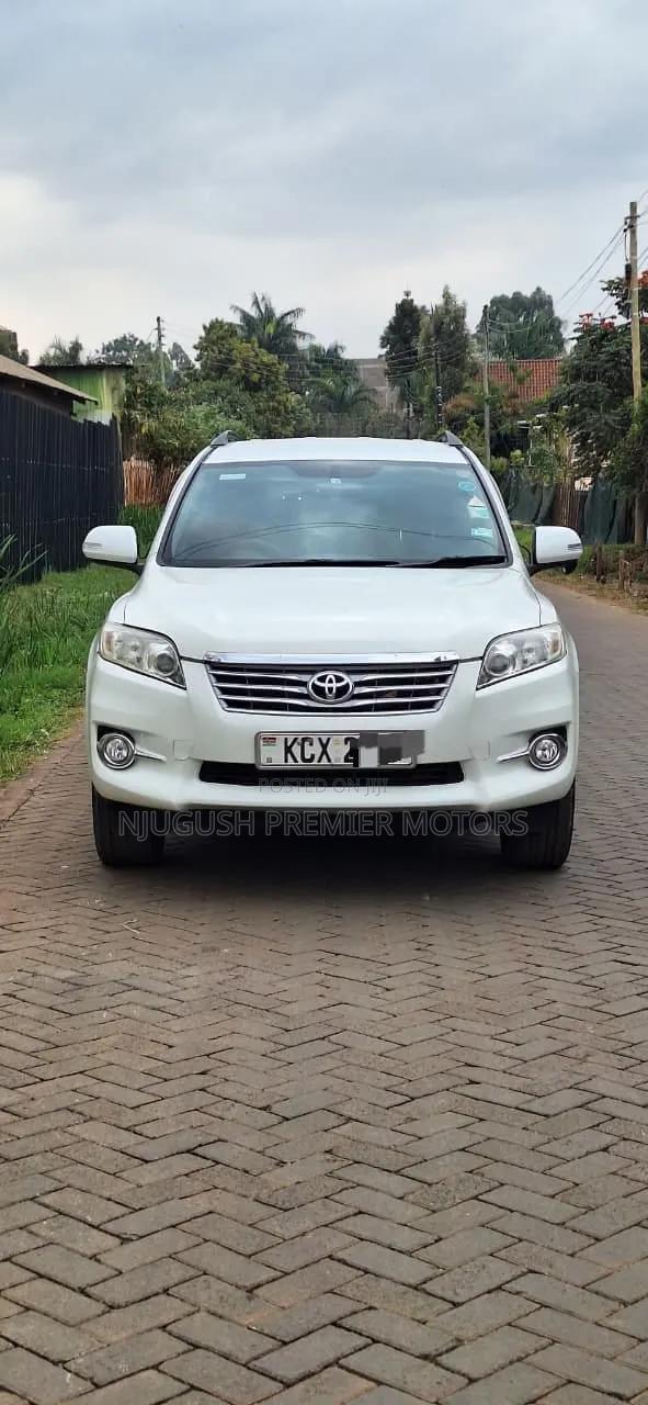 Toyota Vanguard 2012 White