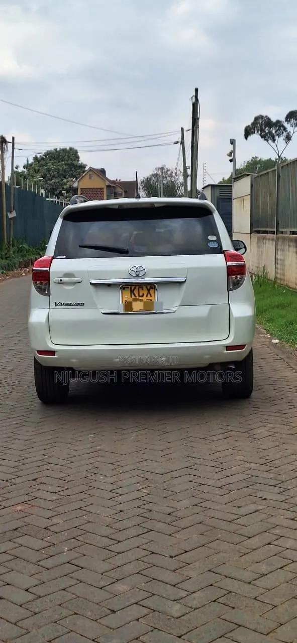 Toyota Vanguard 2012 White