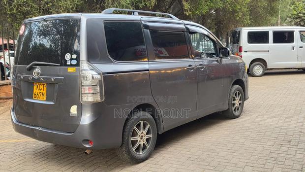 Toyota Voxy 2011 Gray
