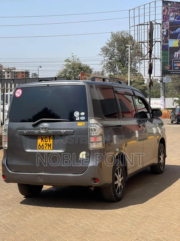 Toyota Voxy 2011 Gray