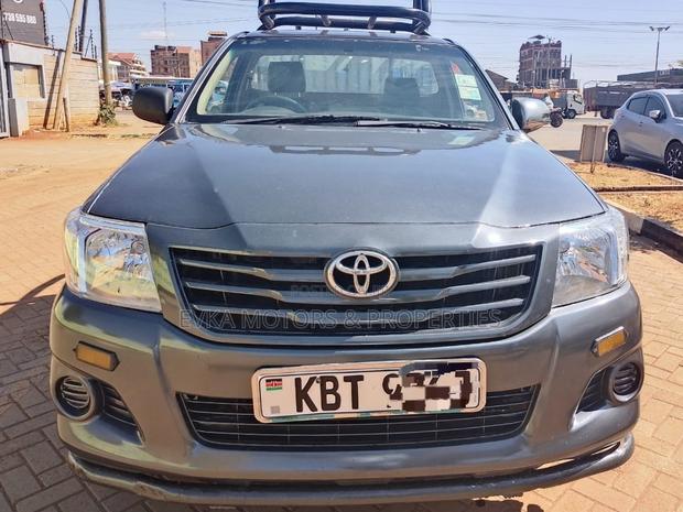 Toyota Hilux 2012 Gray