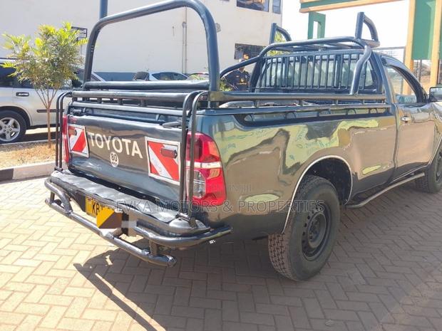 Toyota Hilux 2012 Gray