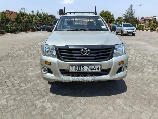 Toyota Hilux 2013 Silver