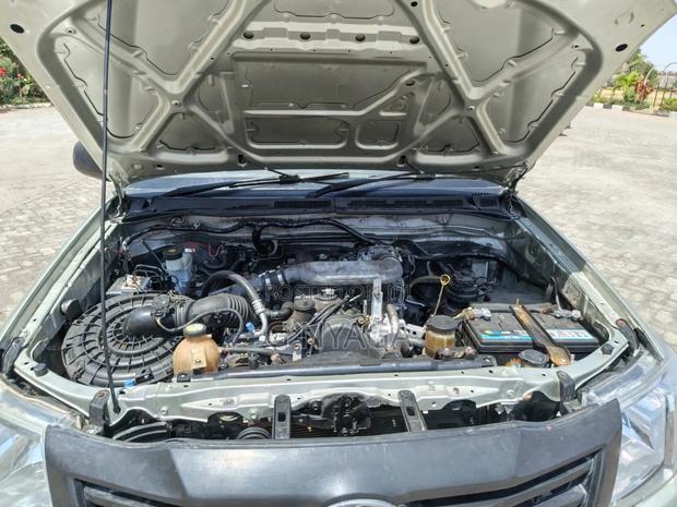 Toyota Hilux 2013 Silver