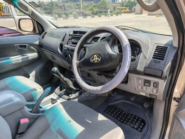 Toyota Hilux 2008 Gold