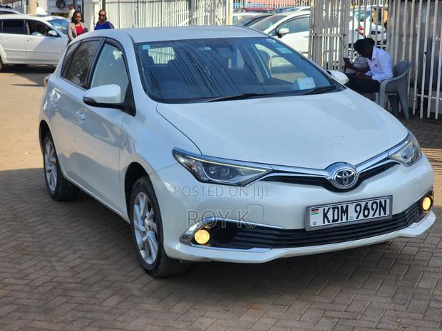 Toyota Auris 2016 Pearl