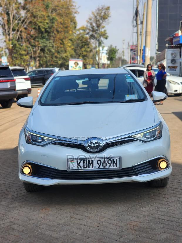 Toyota Auris 2016 Pearl