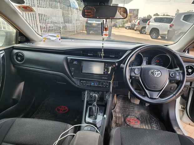 Toyota Auris 2016 Pearl