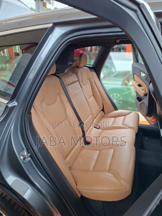 Volvo XC60 2019 Silver