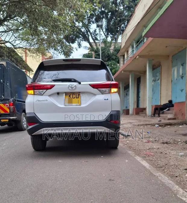 Toyota Rush 2018 White
