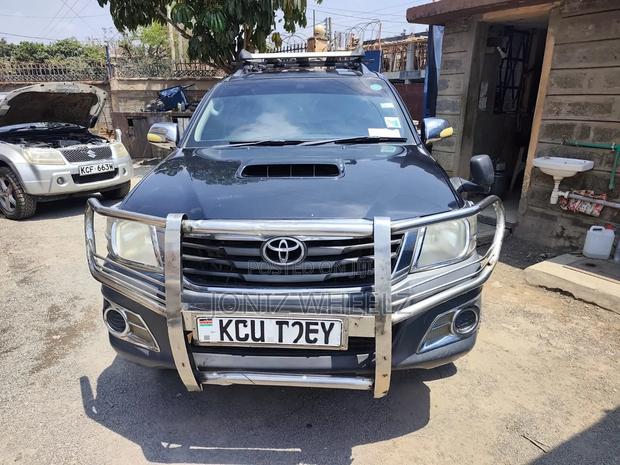 Toyota Hilux 2011 Black