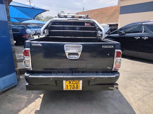 Toyota Hilux 2011 Black